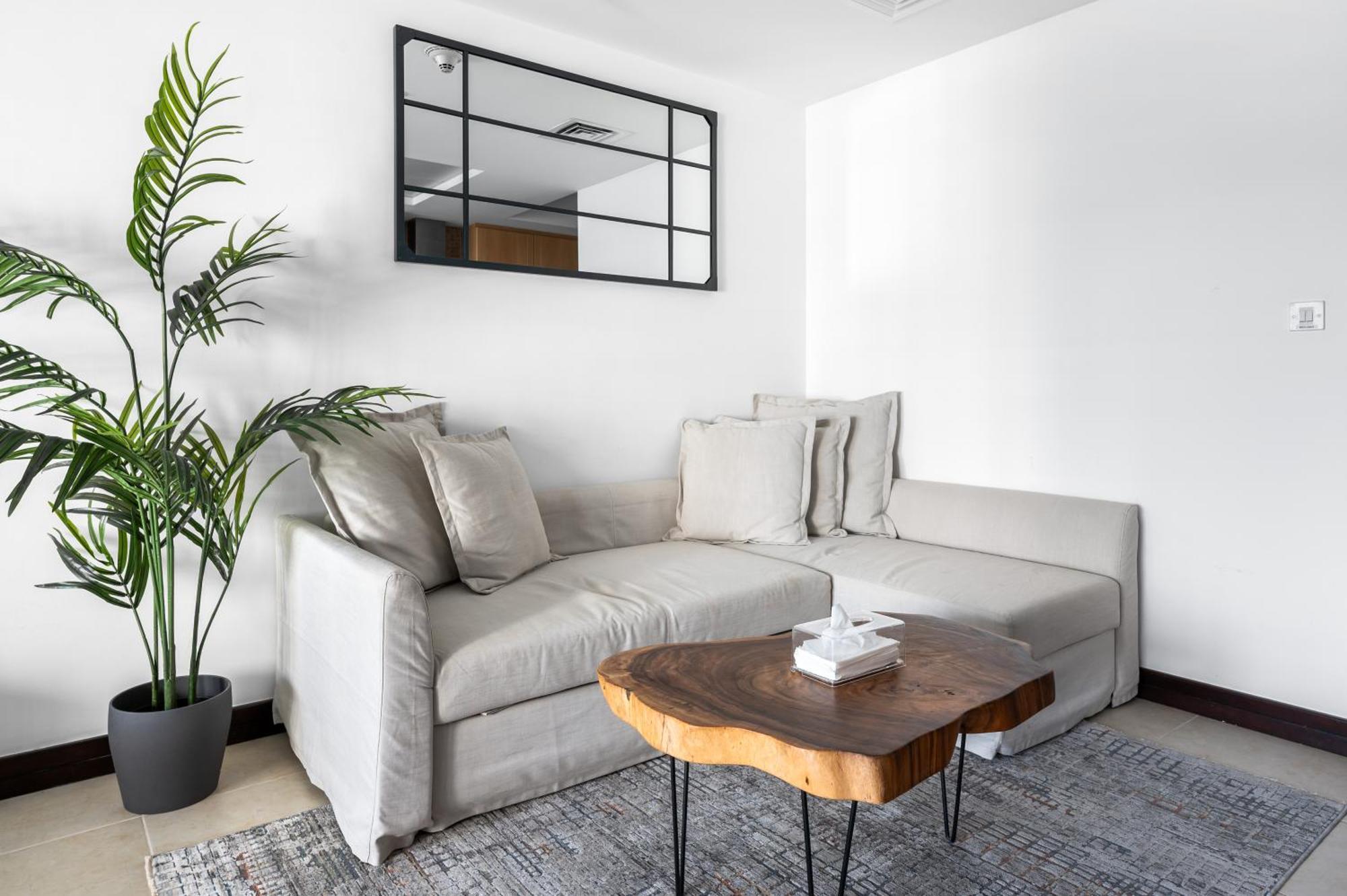 Upscale Studio Full Lake View In Goldcrest View Tower Dubái Exterior foto