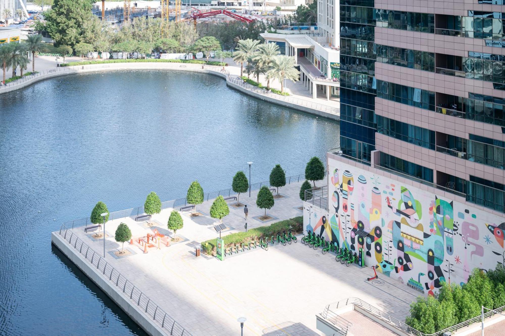 Upscale Studio Full Lake View In Goldcrest View Tower Dubái Exterior foto