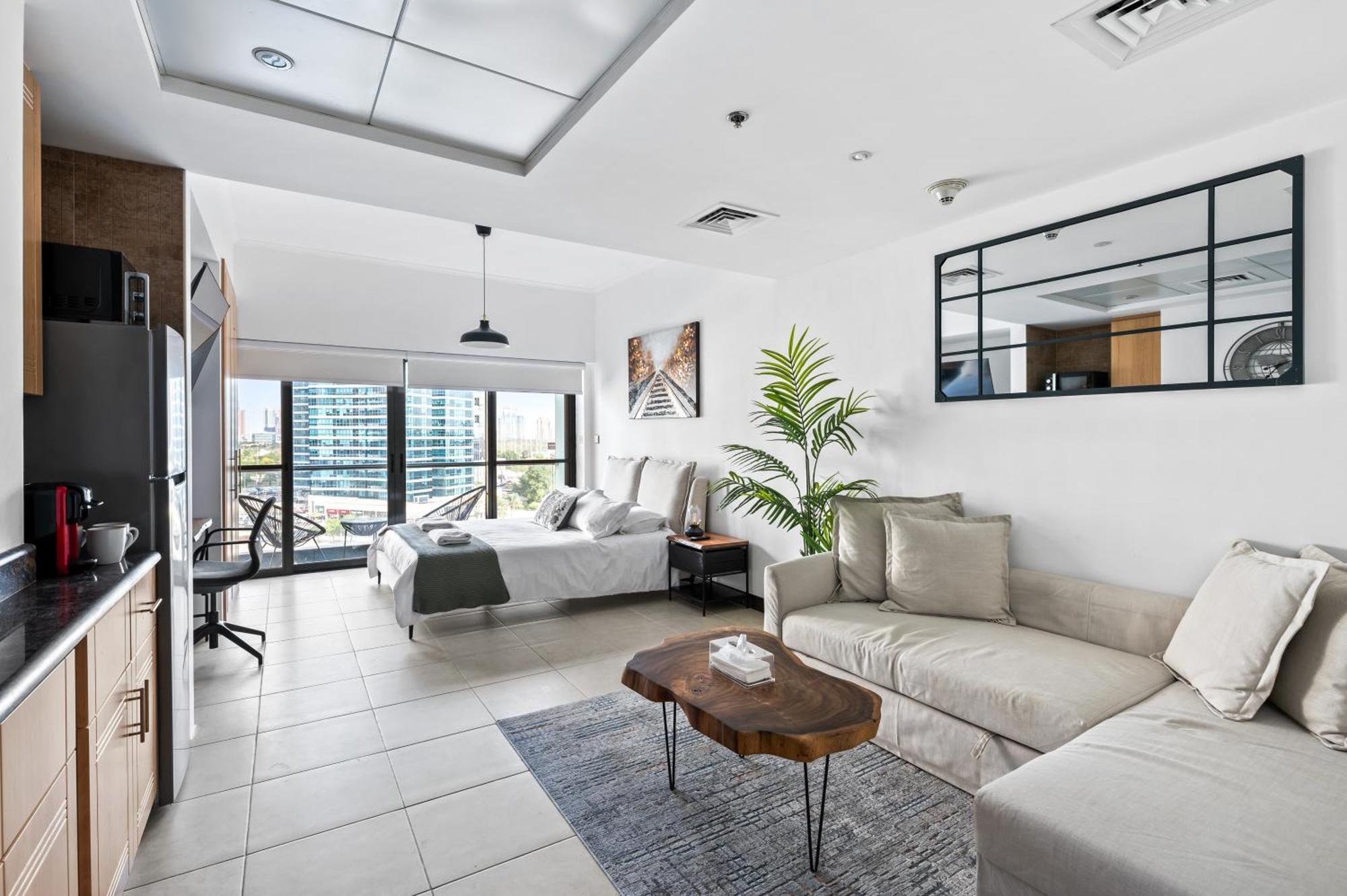 Upscale Studio Full Lake View In Goldcrest View Tower Dubái Exterior foto