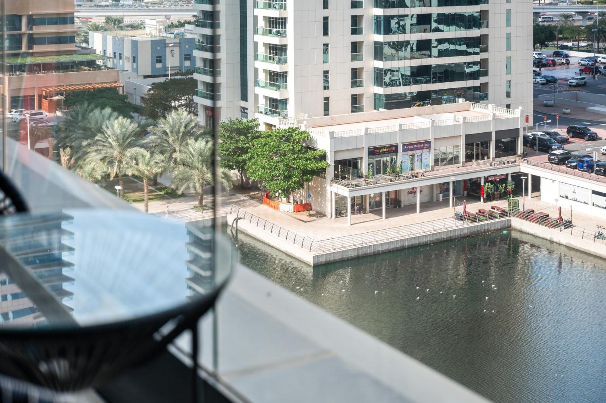 Upscale Studio Full Lake View In Goldcrest View Tower Dubái Exterior foto